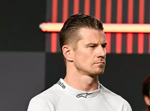Yuki Tsunoda, Nico Hülkenberg, George Russell Titel-Bild zur News: Yuki Tsunoda, Nico Hülkenberg, George Russell