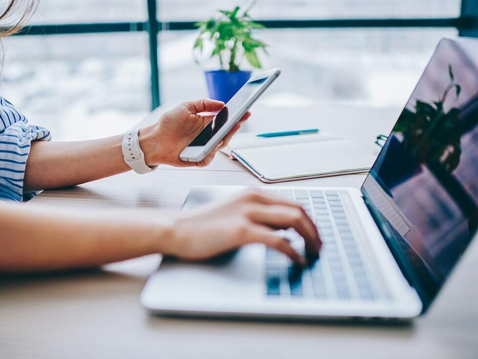 Jederzeit vom Rechner oder Smartphone aus das Tagesgeldkonto wechseln und so die besten Konditionen sichern - das ist mit Weltsparen by Raisin ohne unnötigen Zeitverlust möglich!