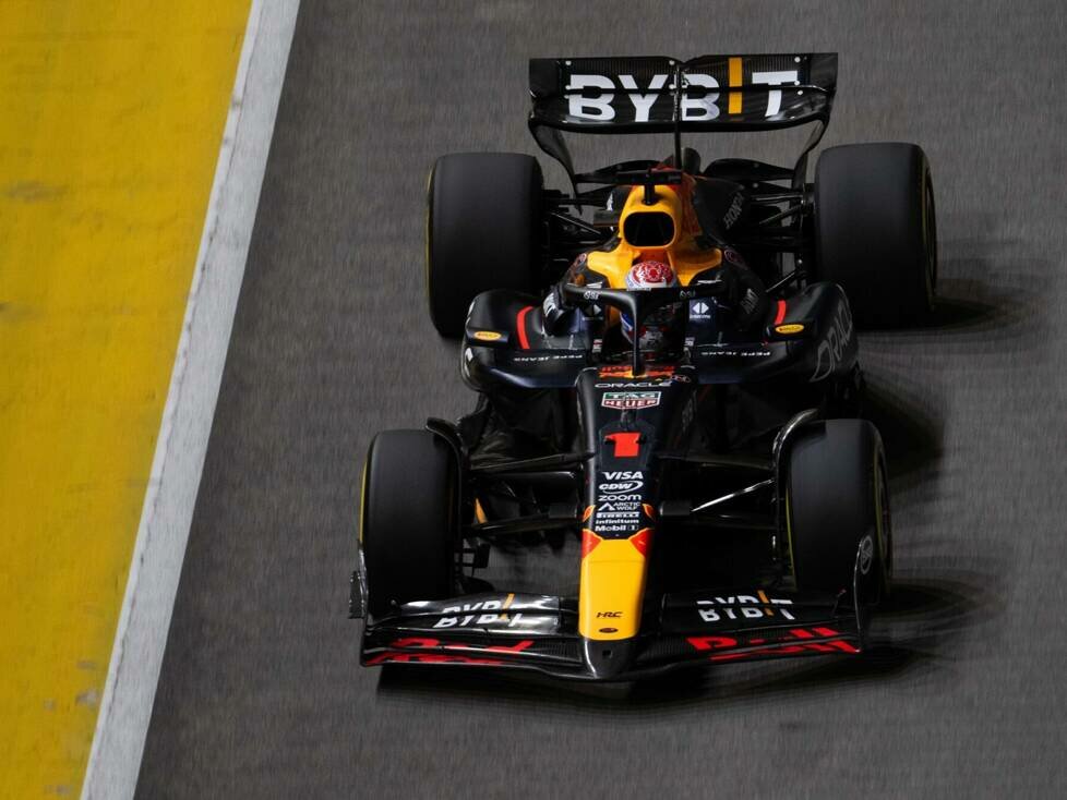 Max Verstappen im Red Bull RB20 beim Formel-1-Rennen in Singapur 2024
