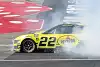 Bild zum Inhalt: NASCAR Las Vegas: Logano fährt sich bei Überschlag von Reddick ins Finale!