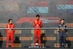 Carlos Sainz (Ferrari), Charles Leclerc (Ferrari) und Max Verstappen (Red Bull) 
