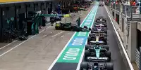 Formel-1-Autos in der Boxengasse