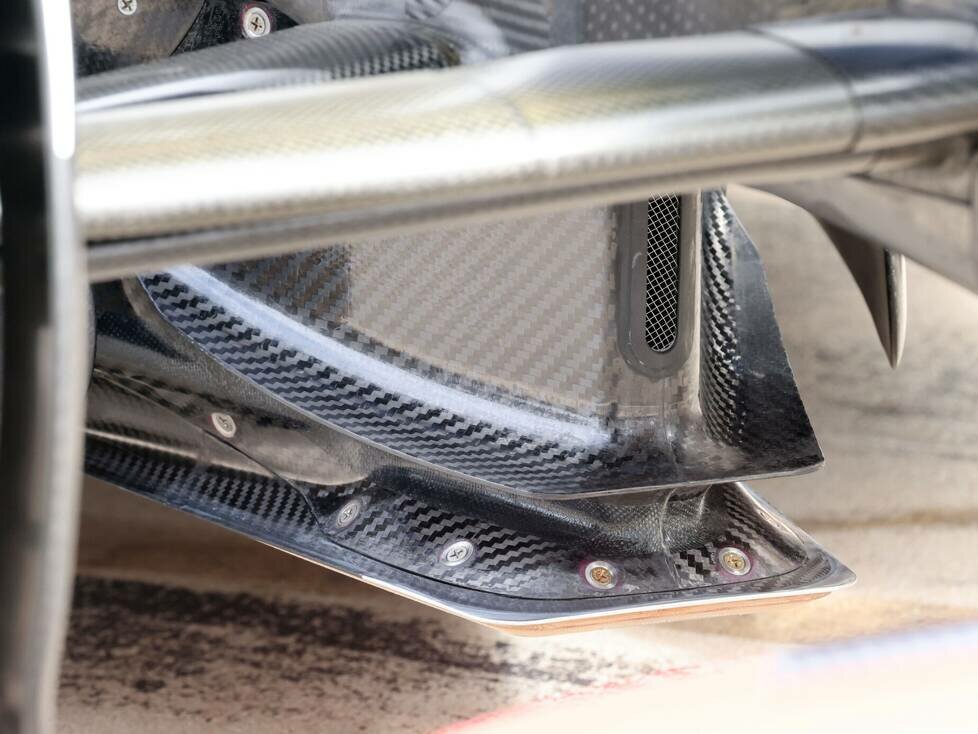 Bib oder T-Tray an einem Formel-1-Auto der Saison 2024