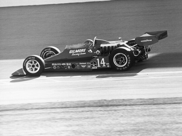 A.J. Foyt holte 1977 seinen letzten Indy-500-Sieg auf einem Coyote, der ursprünglich von Bob Riley entworfen wurde A.J. Foyt holte 1977 seinen letzten Indy-500-Sieg auf einem Coyote, der ursprünglich von Bob Riley entworfen wurde