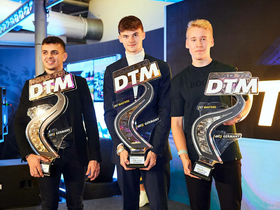 Bei der ?Night of the Champions? nahmen die erfolgreichen Piloten ihre Trophäen entgegen