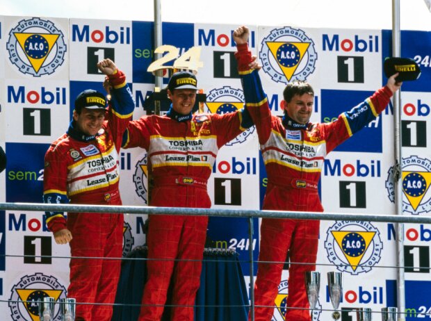 LMP1-Sieger bei den 24h Le Mans 1998: Fermin Velez, Eric van de Poele, Wayne Taylor LMP1-Sieger bei den 24h Le Mans 1998: Fermin Velez, Eric van de Poele, Wayne Taylor
