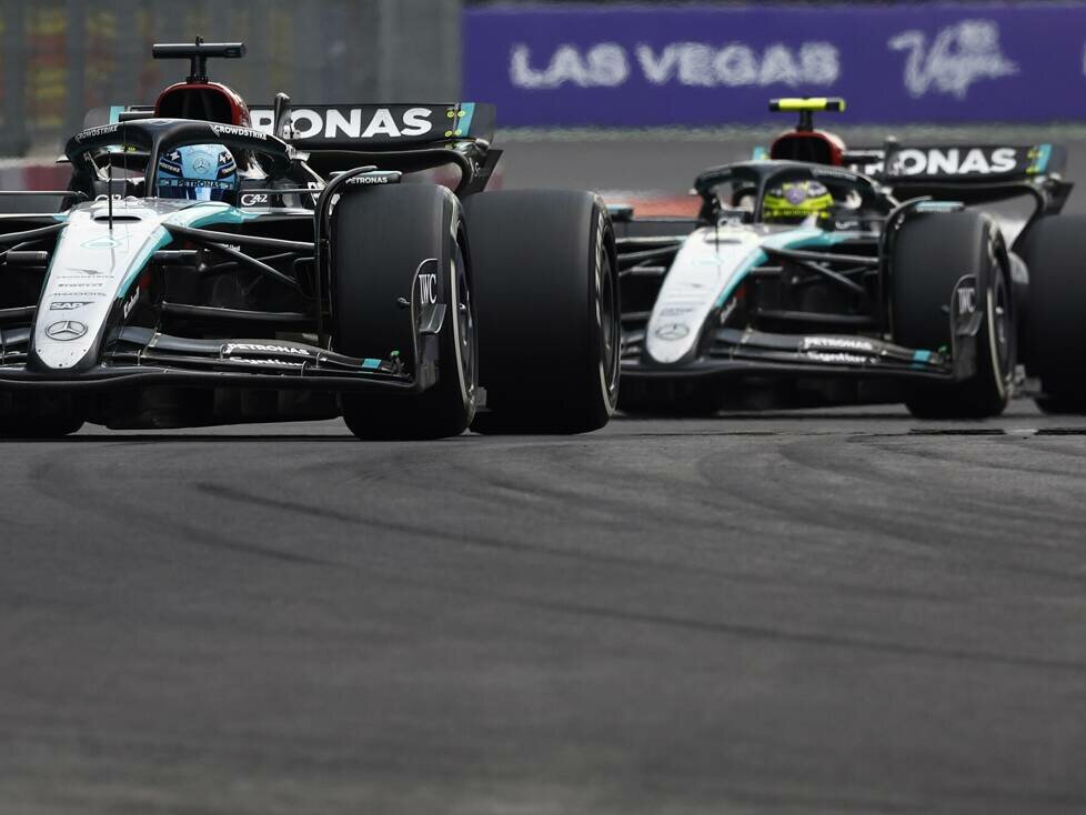 George Russell vor seinem Mercedes-Teamkollegen Lewis Hamilton in Mexiko 2024