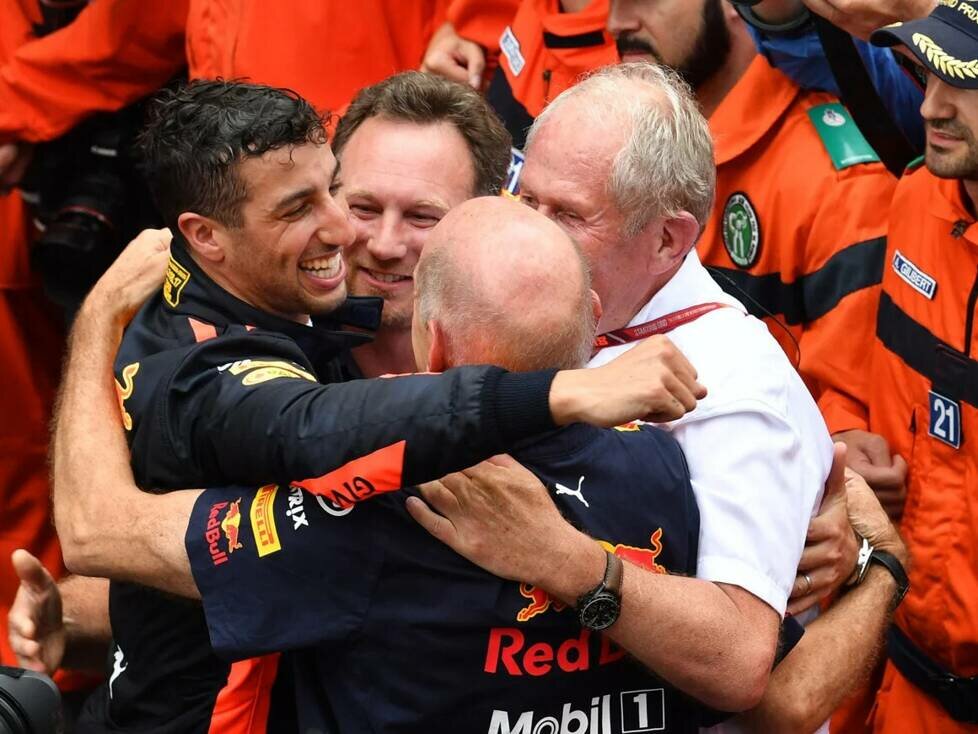 Daniel Ricciardo, Christian Horner, Adrian Newey, Helmut Marko