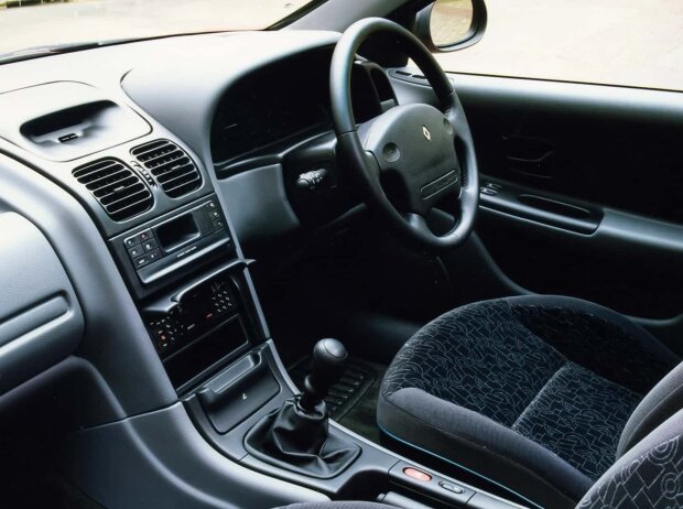 Renault Laguna I (1994-2001) Renault Laguna I (1994-2001)
