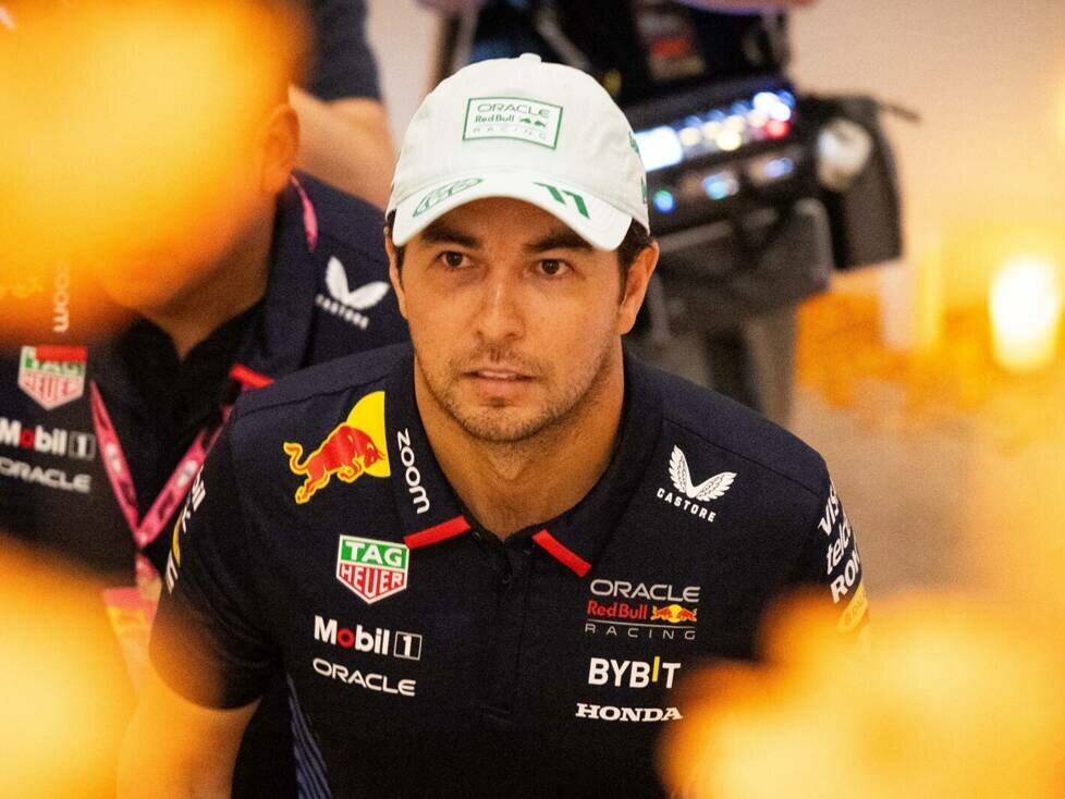 Sergio Perez im Formel-1-Fahrerlager in Mexiko