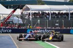 Liam Lawson (Racing Bulls) und Sergio Perez (Red Bull) 