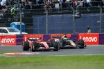 Carlos Sainz (Ferrari) und Max Verstappen (Red Bull) 