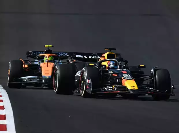 Max Verstappen (Red Bull RB20) vor Lando Norris (McLaren MCL38) beim Formel-1-Rennen in Austin 2024 Titel-Bild zur News: Max Verstappen (Red Bull RB20) vor Lando Norris (McLaren MCL38) beim Formel-1-Rennen in Austin 2024