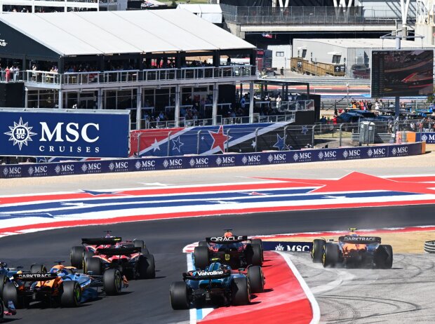 Schon in Austin nur auf ihn konzentriert: Verstappen drängt Norris ab, Ferrari dankt Schon in Austin nur auf ihn konzentriert: Verstappen drängt Norris ab, Ferrari dankt