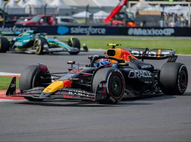 Sergio Perez (Red Bull RB20) beim Formel-1-Rennen in Mexiko 2024 Titel-Bild zur News: Sergio Perez (Red Bull RB20) beim Formel-1-Rennen in Mexiko 2024