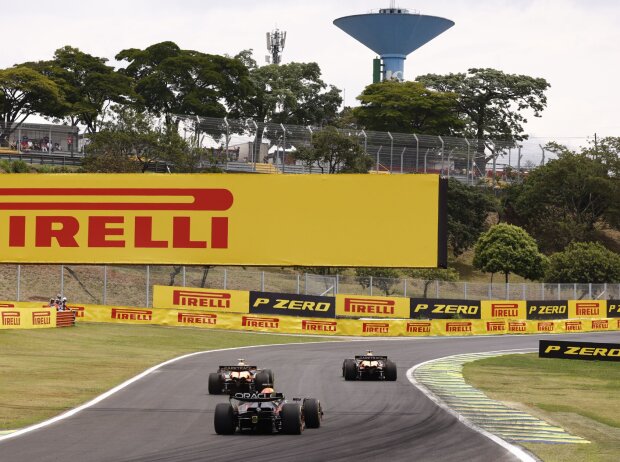 Schon im Trockenen jagte Verstappen die McLaren - kriegt er sie im Nassen? Schon im Trockenen jagte Verstappen die McLaren - kriegt er sie im Nassen?