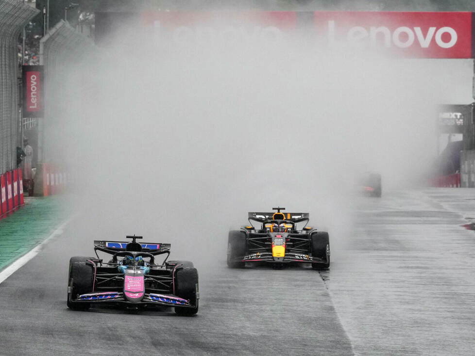 Nach dem Restart muss sich Ocon gegen Max Verstappen geschlagen geben
