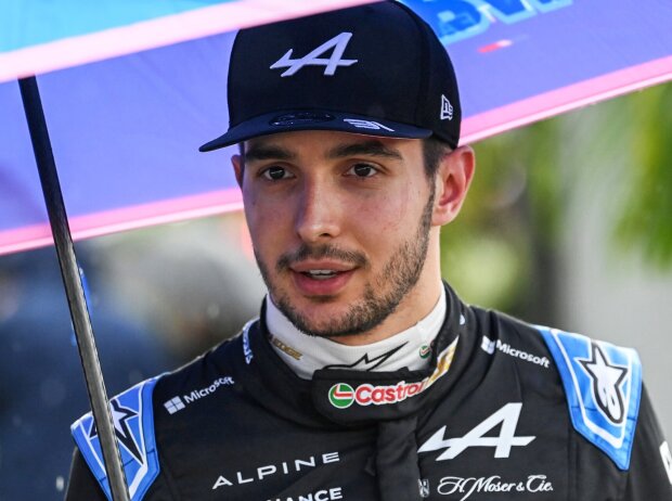Esteban Ocon freut sich in Sao Paulo über den zweiten Platz Esteban Ocon freut sich in Sao Paulo über den zweiten Platz