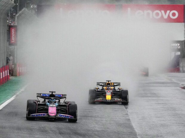 Nach dem Restart muss sich Ocon gegen Max Verstappen geschlagen geben Nach dem Restart muss sich Ocon gegen Max Verstappen geschlagen geben