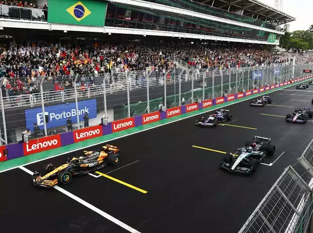 Lando Norris fährt los, George Russell und Yuki Tsunoda folgen ihm Titel-Bild zur News: Lando Norris fährt los, George Russell und Yuki Tsunoda folgen ihm