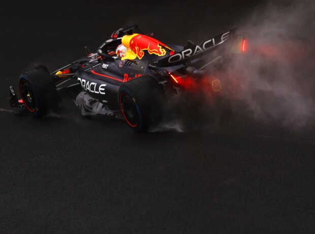 Verstappen lässt der Konkurrenz im Regen mal wieder keine Chance Verstappen lässt der Konkurrenz im Regen mal wieder keine Chance