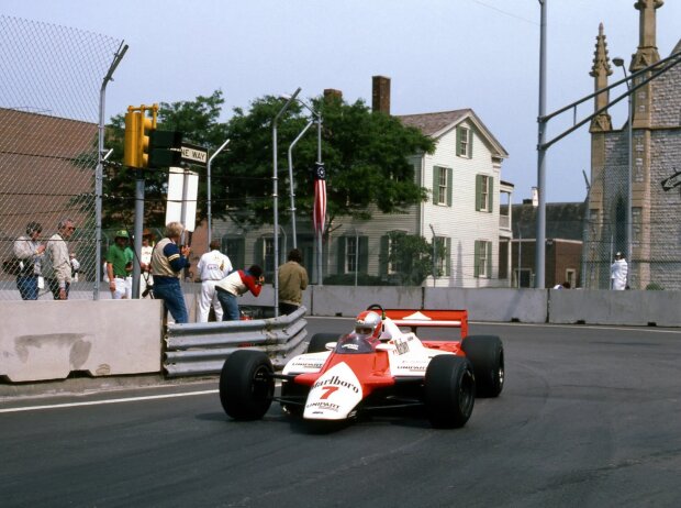 John Watson zeigte in Detroit 1982 mit seinem McLaren eine unglaubliche Fahrt John Watson zeigte in Detroit 1982 mit seinem McLaren eine unglaubliche Fahrt