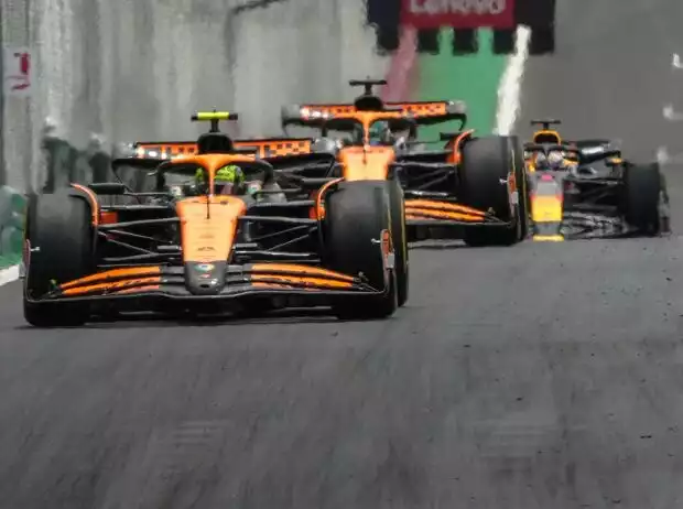 Lando Norris vor seinem McLaren-Teamkollegen Oscar Piastri und Max Verstappen im Red Bull Titel-Bild zur News: Lando Norris vor seinem McLaren-Teamkollegen Oscar Piastri und Max Verstappen im Red Bull