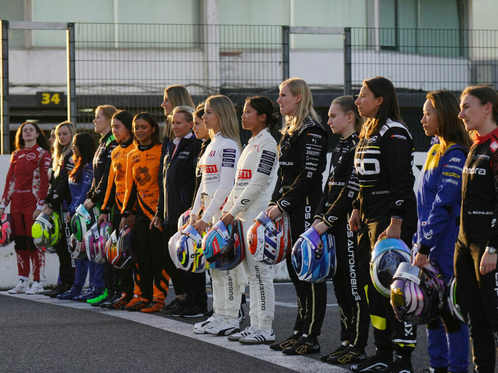 Gruppenfoto: Rennfahrerinnen für den Frauentest der Formel E in Jarama