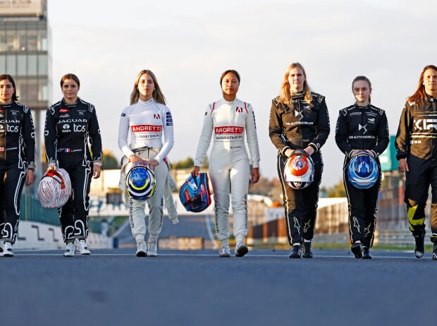 Jamie Chadwick, Lilou Wadoux, Nerea Marti, Chloe Chambers, Beitske Visser, Jessica Edgar, Simona de Silvestro Jamie Chadwick, Lilou Wadoux, Nerea Marti, Chloe Chambers, Beitske Visser, Jessica Edgar, Simona de Silvestro