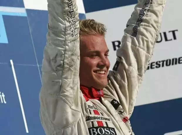 Nico Rosberg feiert seinen Titelgewinn in der GP2 2005 Titel-Bild zur News: Nico Rosberg feiert seinen Titelgewinn in der GP2 2005