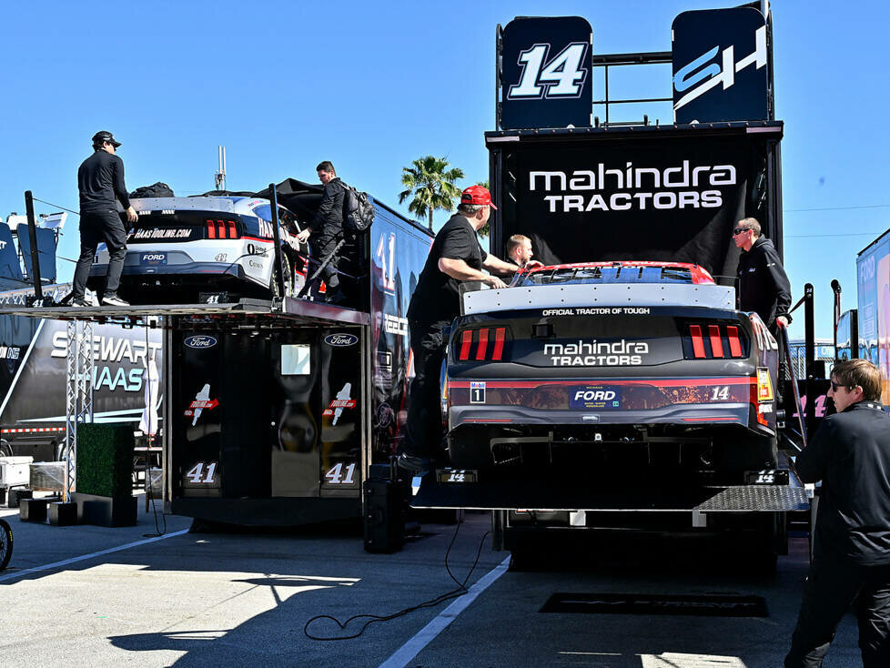 Hauler: NASCAR-Renntransporter von Stewart-Haas Racing