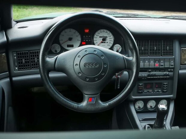 Audi Avant RS 2 (1995) Audi Avant RS 2 (1995)