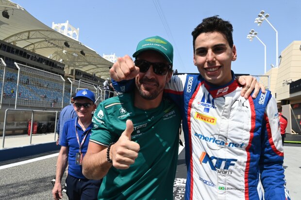 Fernando Alonso Gabriel Bortoleto Aston Martin Aston Martin F1Trident Trident F3 ~Fernando Alonso (Aston Martin) und Gabriel Bortoleto ~ Fernando Alonso Gabriel Bortoleto Aston Martin Aston Martin F1Trident Trident F3 ~Fernando Alonso (Aston Martin) und Gabriel Bortoleto ~