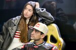 Jorge Martin (Aprilia) und Maria Monfort