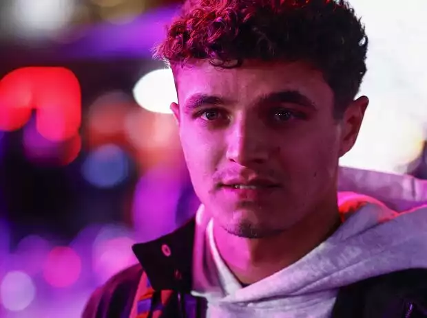 Lando Norris bei seiner Ankunft im Formel-1-Fahrerlager in Las Vegas 2024 Titel-Bild zur News: Lando Norris bei seiner Ankunft im Formel-1-Fahrerlager in Las Vegas 2024