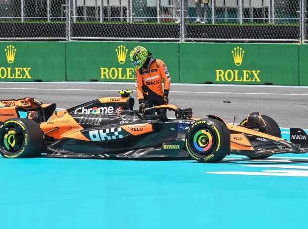 Lando Norris und sein McLaren MCL38 beim Miami-Grand-Prix 2024 Lando Norris und sein McLaren MCL38 beim Miami-Grand-Prix 2024