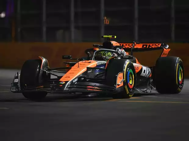 Lando Norris im McLaren MCL38 beim Formel-1-Training in Las Vegas 2024 Titel-Bild zur News: Lando Norris im McLaren MCL38 beim Formel-1-Training in Las Vegas 2024