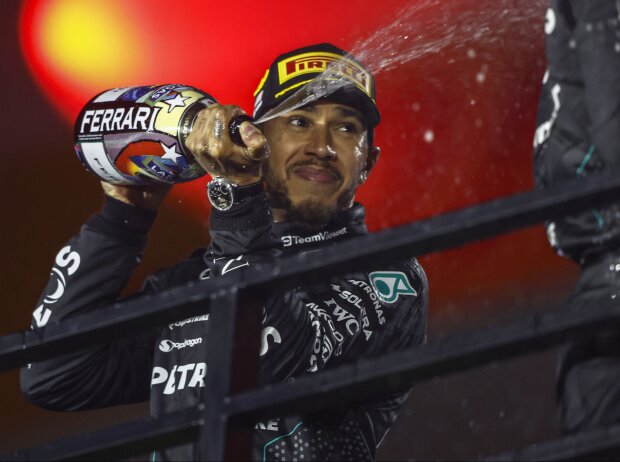 Lewis Hamilton fährt in Las Vegas von Startplatz zehn auf Rang zwei Lewis Hamilton fährt in Las Vegas von Startplatz zehn auf Rang zwei