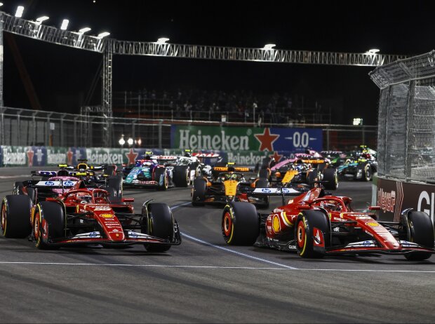 Heißes Ferrari-Duell: Charles Leclerc und Carlos Sainz schenkten sich nichts Heißes Ferrari-Duell: Charles Leclerc und Carlos Sainz schenkten sich nichts
