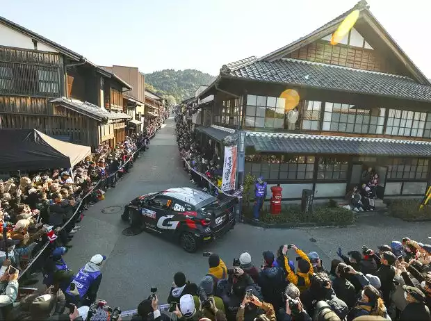 Titel-Bild zur News: Zuschauer bei der Rallye Japan