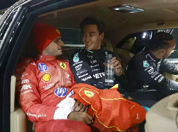 Carlos Sainz, George Russell, Lewis Hamilton Titel-Bild zur News: Carlos Sainz, George Russell, Lewis Hamilton