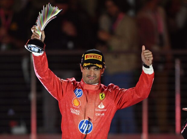 Ferrari-Star Carlos Sainz freute sich über Platz drei in Las Vegas Ferrari-Star Carlos Sainz freute sich über Platz drei in Las Vegas