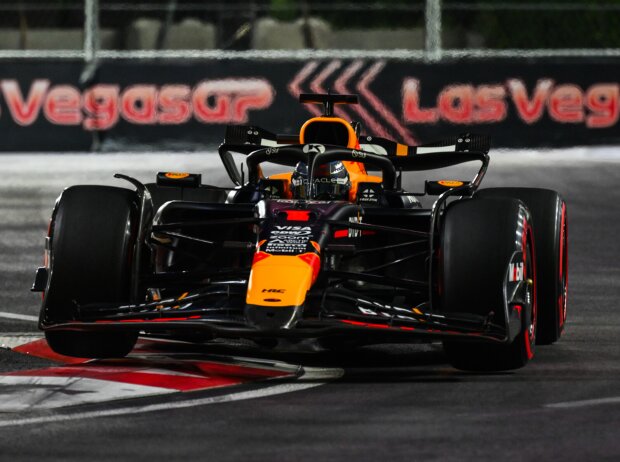 Max Verstappen (Red Bull RB20) beim Formel-1-Rennen in Las Vegas 2024 Max Verstappen (Red Bull RB20) beim Formel-1-Rennen in Las Vegas 2024