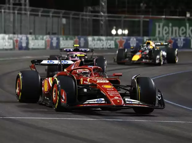 Carlos Sainz (Ferrari SF-24) beim Formel-1-Rennen in Las Vegas 2024 Titel-Bild zur News: Carlos Sainz (Ferrari SF-24) beim Formel-1-Rennen in Las Vegas 2024