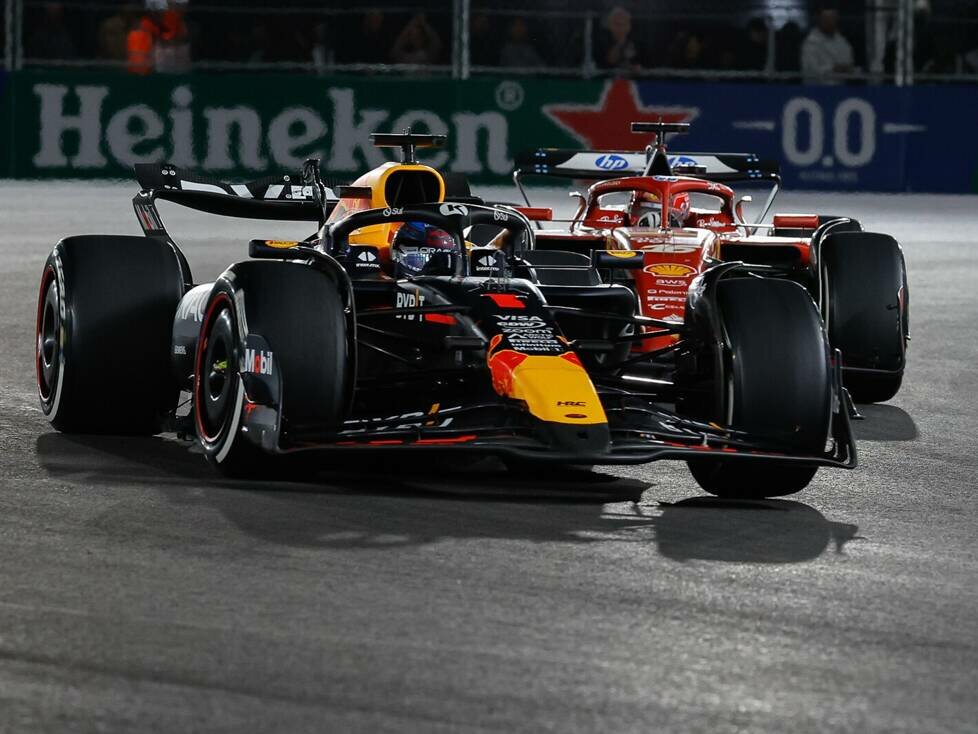 Max Verstappen im Red Bull RB20 vor Charles Leclerc im Ferrari SF-24