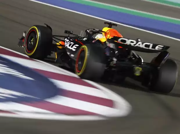 Max Verstappen (Red Bull RB20) beim Formel-1-Rennen in Katar 2024 Titel-Bild zur News: Max Verstappen (Red Bull RB20) beim Formel-1-Rennen in Katar 2024