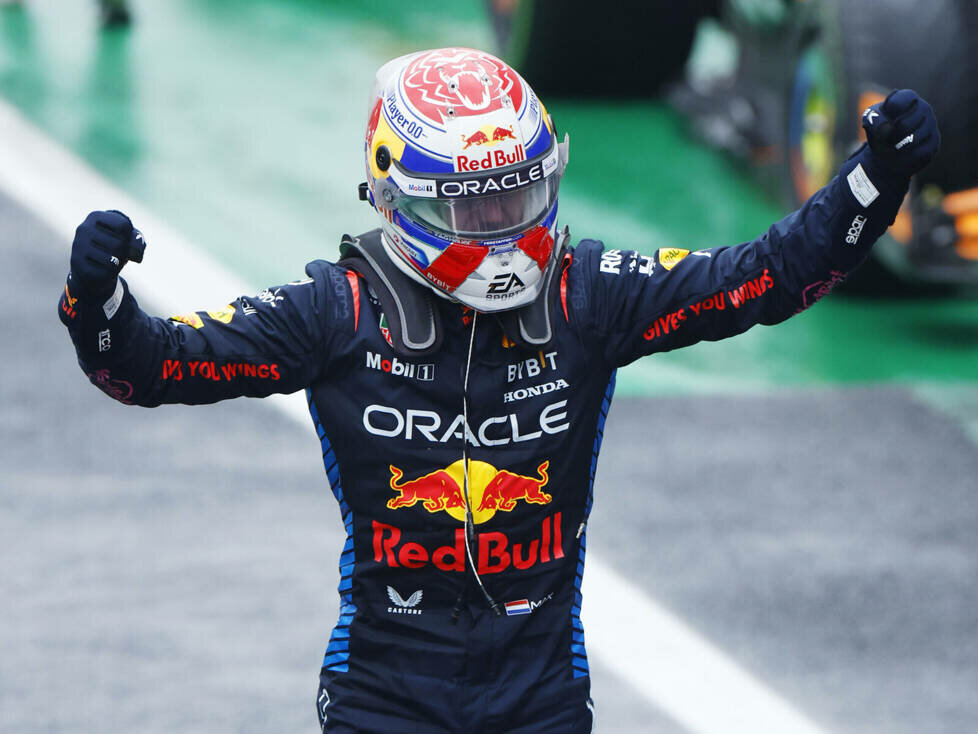 Max Verstappen (Red Bull) feiert den Sieg beim Formel-1-Rennen in Brasilien 2024