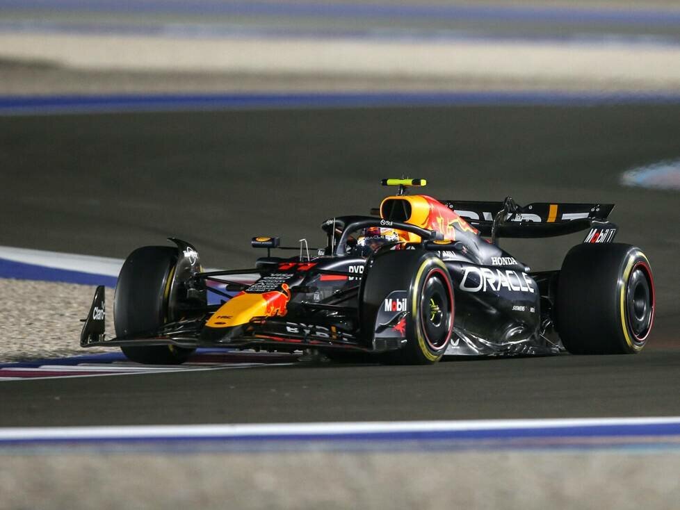 Sergio Perez im Red Bull RB20 beim Formel-1-Rennwochenende in Katar 2024