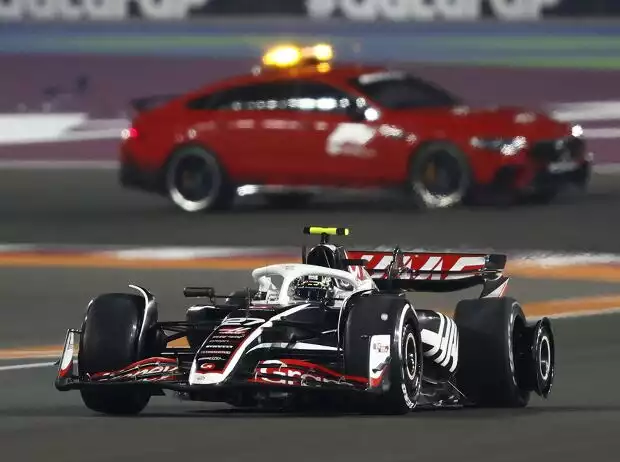 Kurz nach dem Start war das Rennen von Nico Hülkenberg zerstört Titel-Bild zur News: Kurz nach dem Start war das Rennen von Nico Hülkenberg zerstört