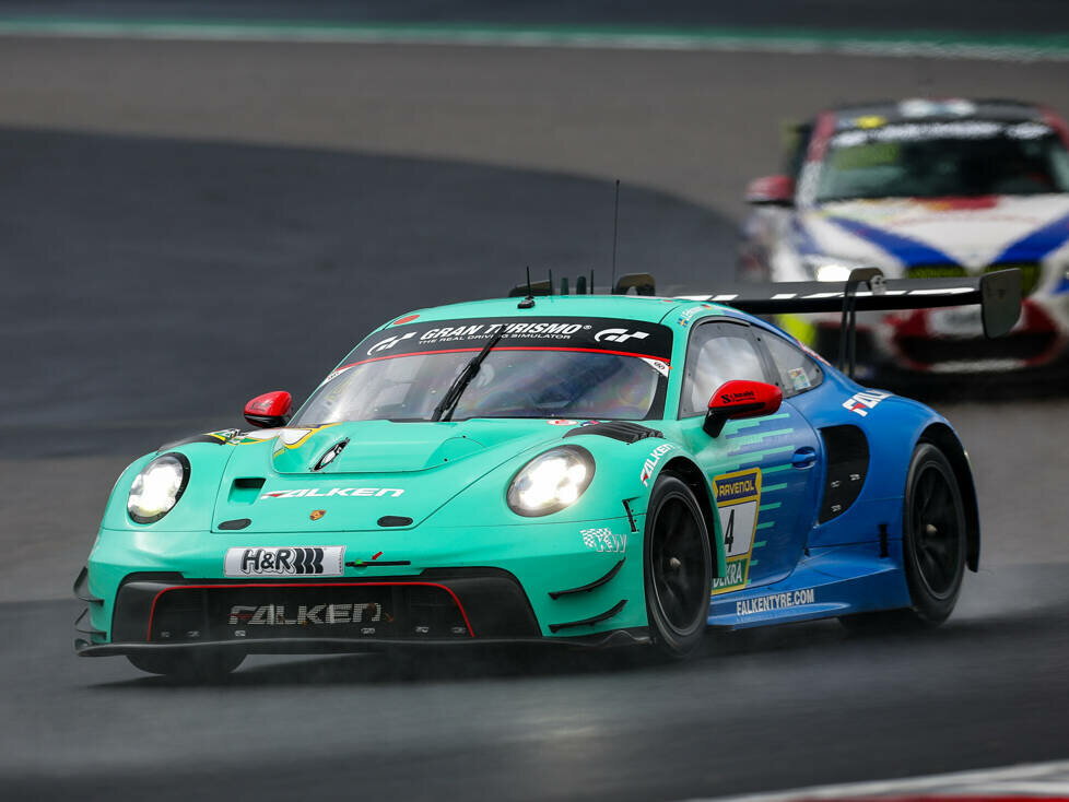 Der Falken-Porsche #4 gewinnt die NLS-Speed-Trophäe